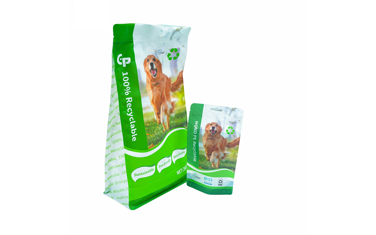 Emballage alimentaire pour animaux de compagnie durable respectueux de l\'environnement avec symbole recyclable et conception verte